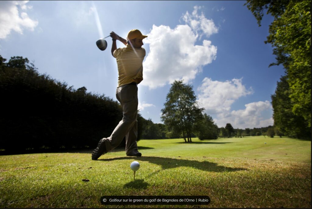 Golfeur sur le Green du Golfe de Bagnoles de l'Orne
